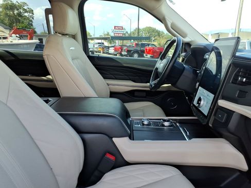 Used 2022 Ford Expedition Max Platinum AWD/4WD image 10