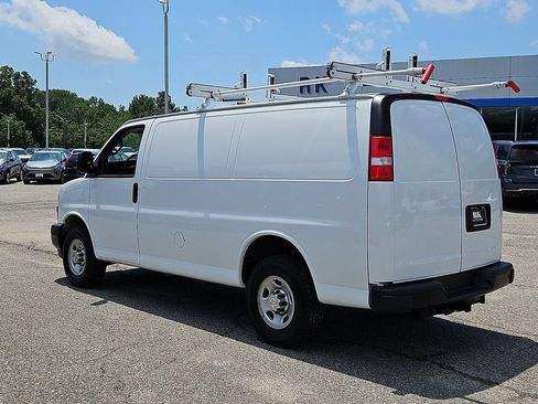 Used 2022 Chevrolet Express 2500 w/ Driver Convenience Package RWD image 4