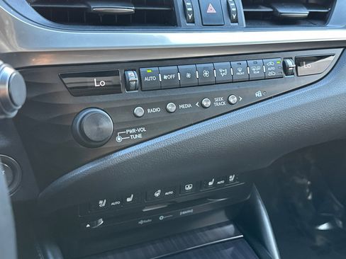 Used 2020 Lexus ES 350 w/ Luxury Package image 27