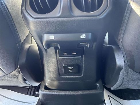 Used 2022 Jeep Wrangler Unlimited Sahara w/ Cold Weather Group image 19