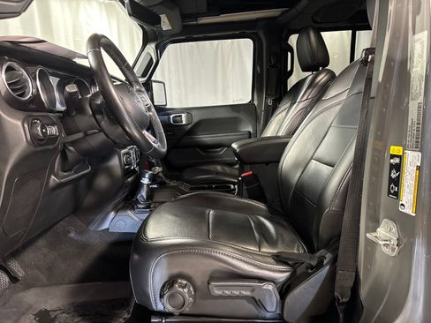 Used 2021 Jeep Wrangler Unlimited Sahara AWD/4WD image 3