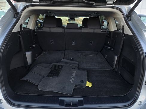 Used 2024 Toyota Highlander LE image 23