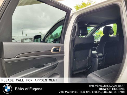 Used 2017 Jeep Grand Cherokee Laredo AWD/4WD image 19