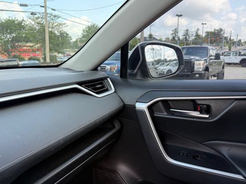 Used 2022 Toyota RAV4 XLE FWD image 22