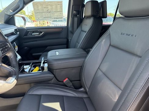 New 2026 GMC Yukon Denali w/ Denali Reserve Package AWD/4WD image 4