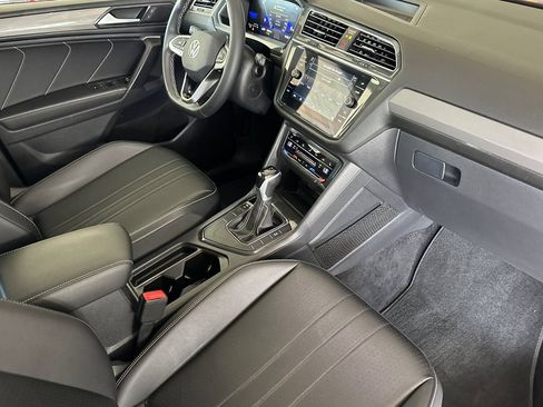 Used 2023 Volkswagen Tiguan SE FWD image 17