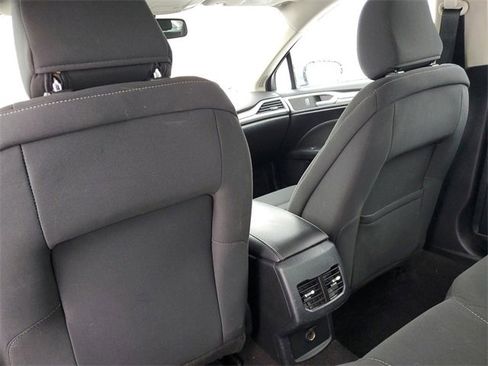 Used 2020 Ford Fusion SE image 27