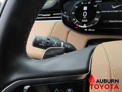 Used 2024 Land Rover Range Rover Sport SE image 16