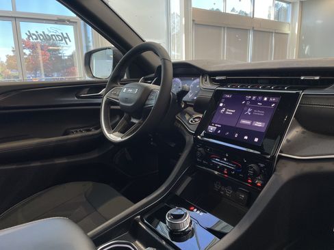New 2025 Jeep Grand Cherokee Laredo X w/ Luxury Tech Group I RWD image 32