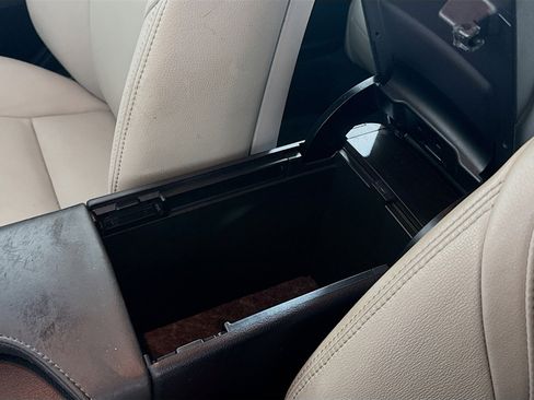 Used 2017 Toyota Avalon XLE image 18