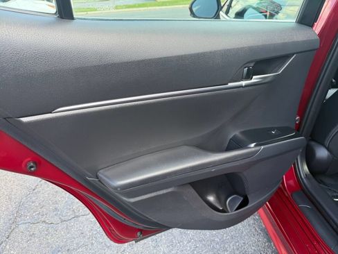 Used 2018 Toyota Camry SE w/ Moonroof Package FWD image 23