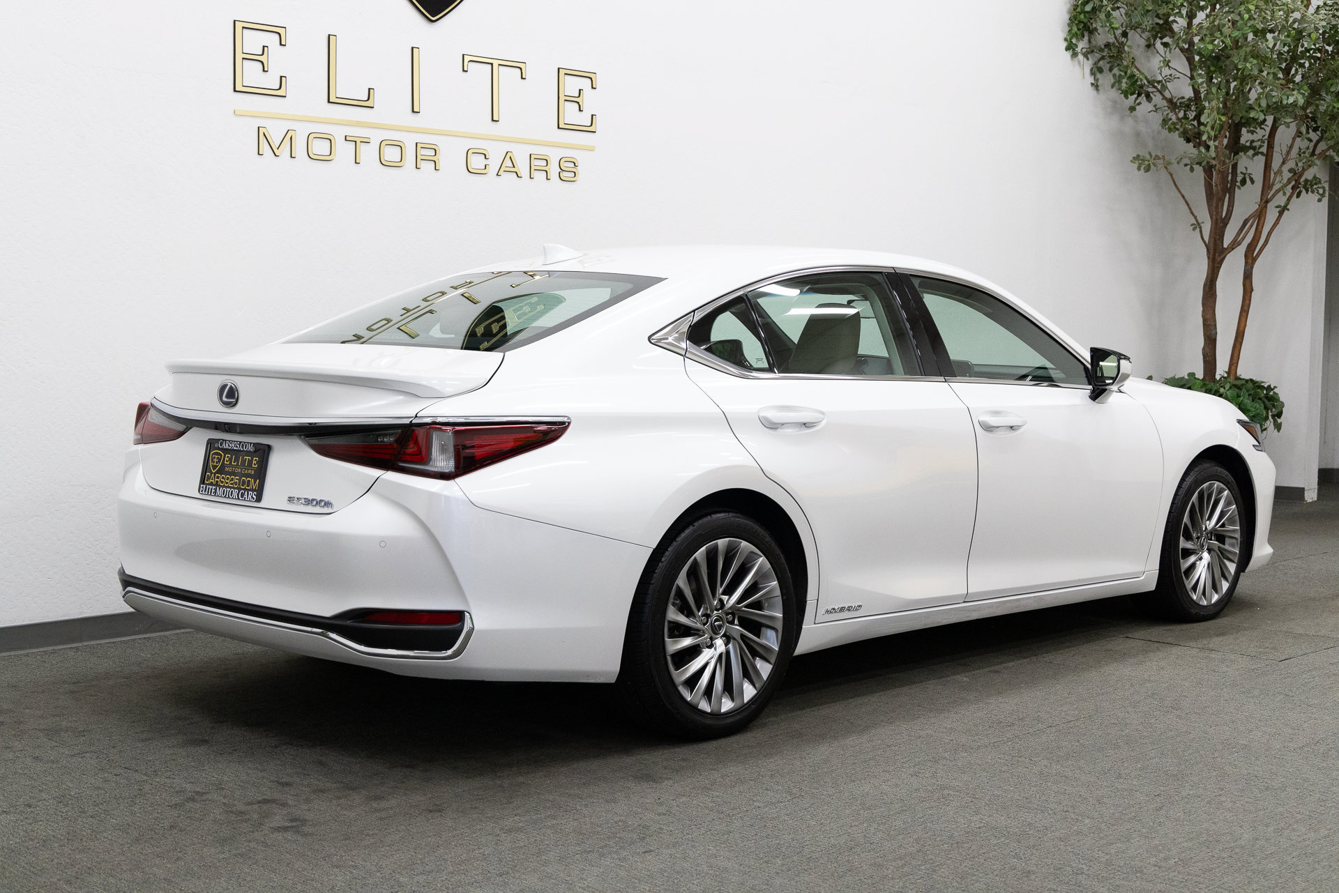 Used 2019 Lexus ES 300h FWD image 11