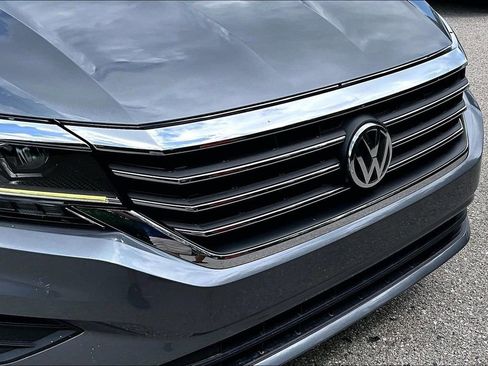 Certified 2020 Volkswagen Passat 2.0T SE FWD image 11