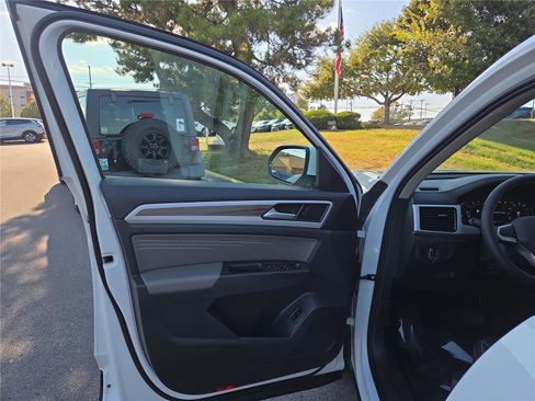 Used 2022 Volkswagen Atlas SEL image 11