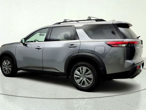 Used 2025 Nissan Pathfinder SV FWD image 7