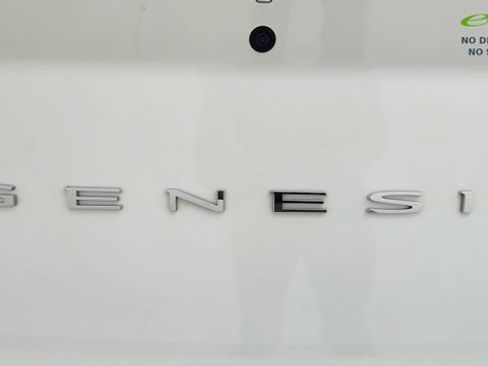 Used 2025 Genesis G70 2.5T image 18