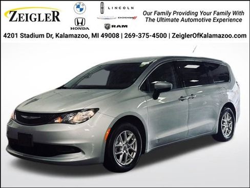 Used 2023 Chrysler Voyager LX image 1