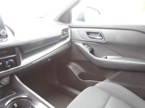 Used 2024 Nissan Rogue S AWD/4WD image 16