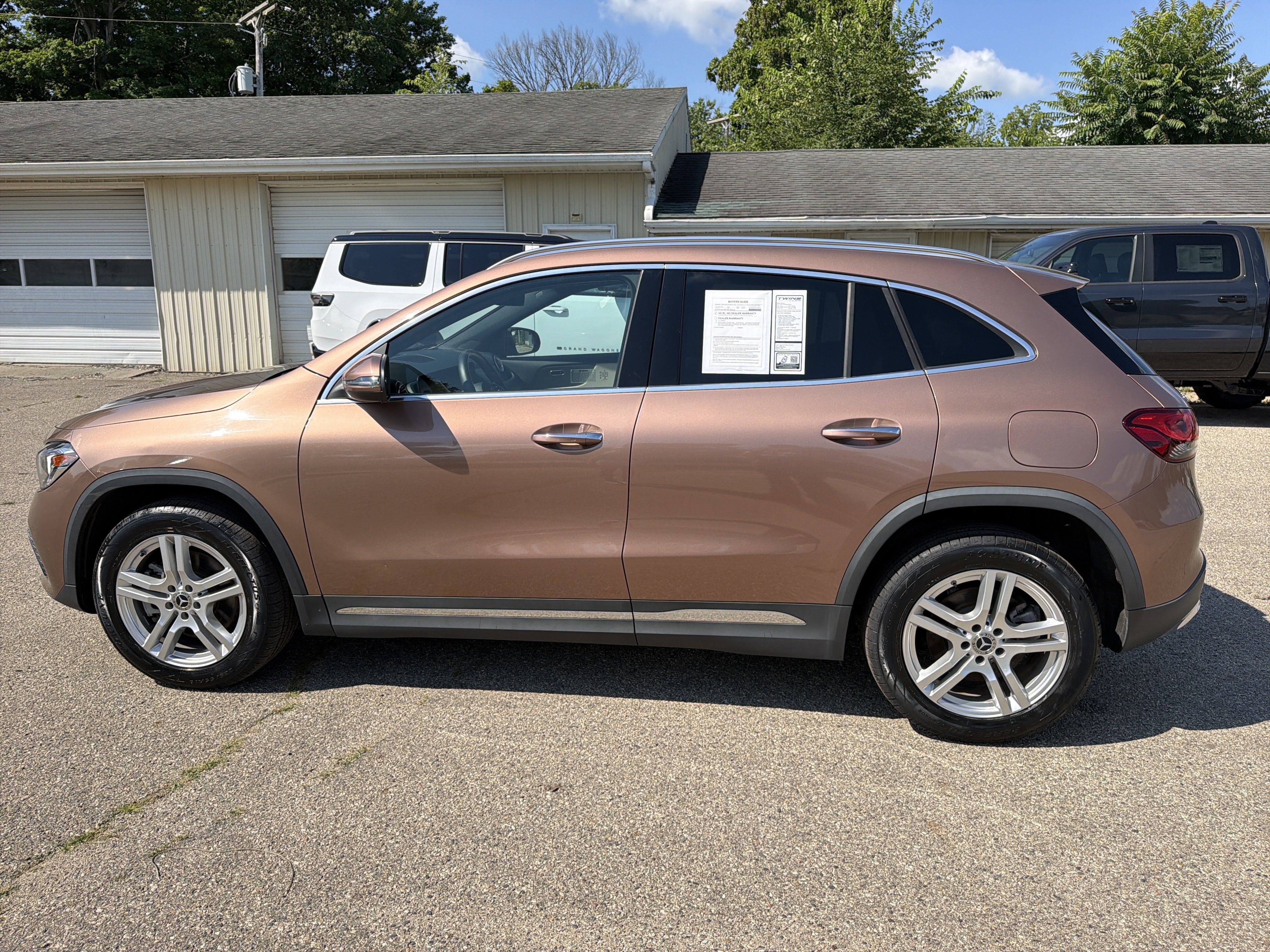 Used 2022 Mercedes-Benz GLA 250 4MATIC w/ Premium Package Lite image 11