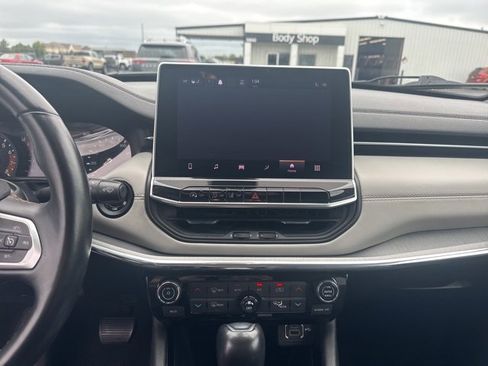 Used 2022 Jeep Compass Limited image 11