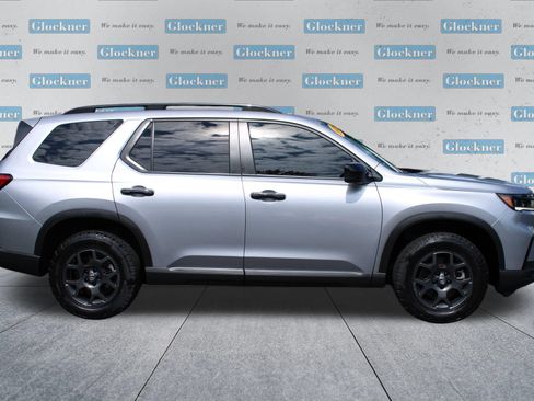Used 2025 Honda Pilot TrailSport image 4