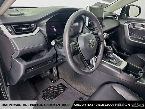 Used 2023 Toyota RAV4 XLE Premium image 9