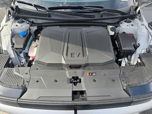 New 2025 Hyundai Ioniq 5 SE image 16