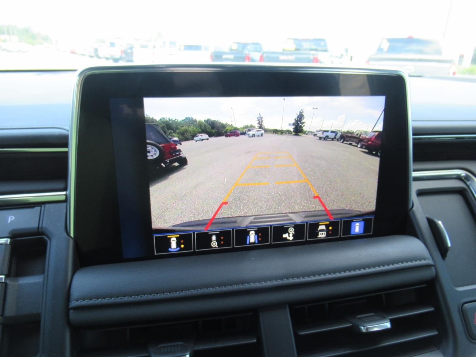 Used 2023 Chevrolet Suburban Z71 w/ Luxury Package AWD/4WD image 32