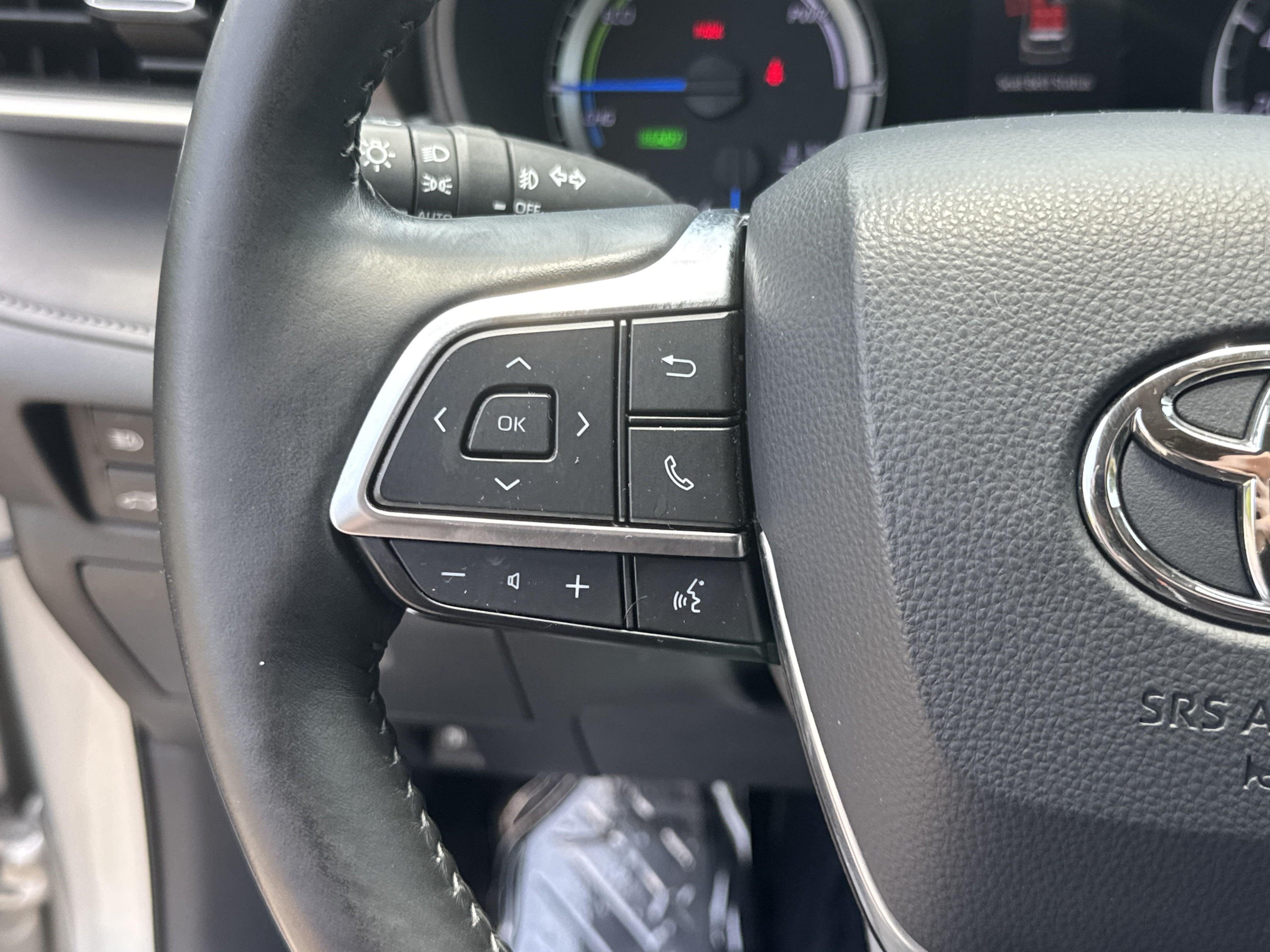 Used 2020 Toyota Highlander LE FWD image 27