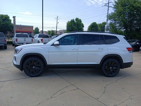 New 2026 Volkswagen Atlas SE FWD image 4