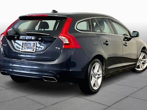 Used 2015 Volvo V60 T5 Platinum image 12