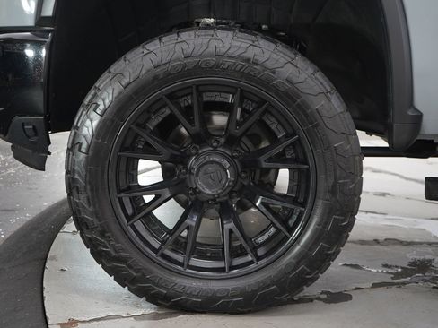 Used 2025 Chevrolet Silverado 2500 ZR2 w/ Technology Package AWD/4WD image 30