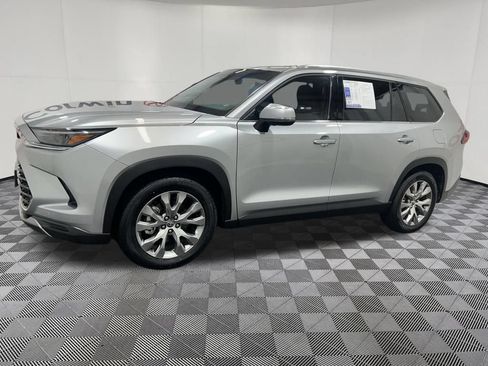 Used 2024 Toyota Grand Highlander AWD image 4