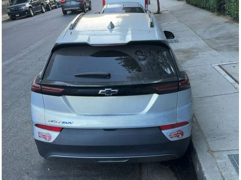 Used 2023 Chevrolet Bolt EUV LT w/ Driver Confidence Package FWD image 4