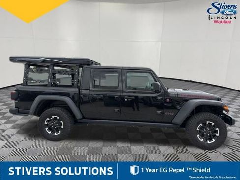 Used 2024 Jeep Gladiator Rubicon w/ Technology Group AWD/4WD image 5