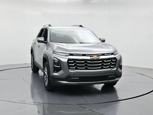 Used 2025 Chevrolet Equinox LT w/ Convenience Package II FWD image 4
