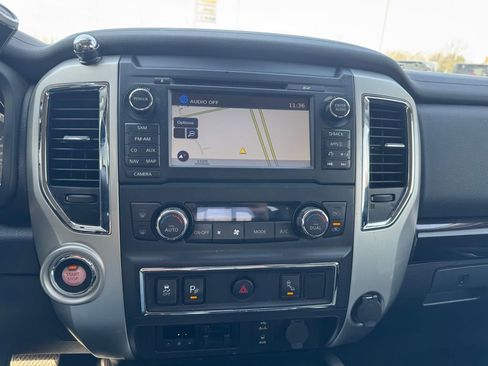 Used 2017 Nissan Titan SV image 16