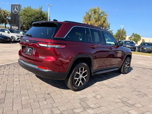 Used 2025 Jeep Grand Cherokee Limited w/ Luxury Tech Group II AWD/4WD image 9