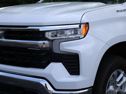 Used 2023 Chevrolet Silverado 1500 LT AWD/4WD image 3
