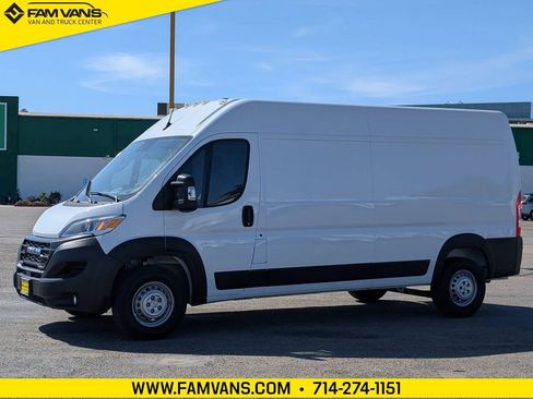 Used 2025 RAM ProMaster 2500 w/ Convenience Group FWD image 3
