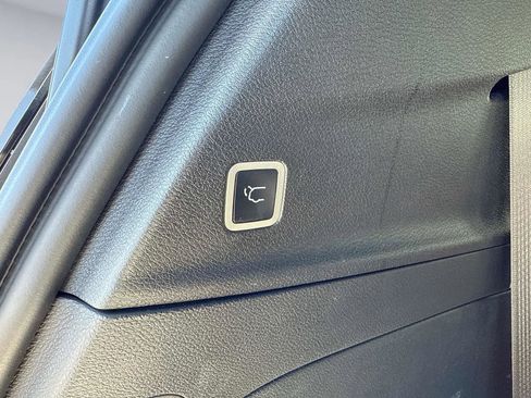 Used 2024 Chrysler Pacifica Pinnacle image 13