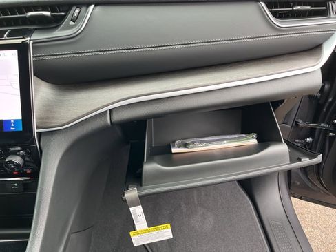 New 2025 Jeep Grand Cherokee Limited w/ Black Appearance Package image 38