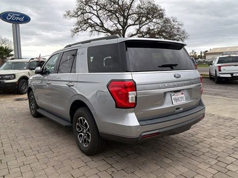 Used 2022 Ford Expedition XLT image 5