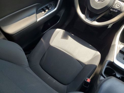 Used 2019 Toyota RAV4 LE FWD image 13