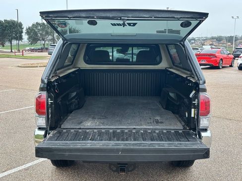 Used 2023 Toyota Tacoma TRD Off-Road image 7