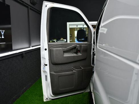 Used 2021 Chevrolet Express 2500 Extended w/ Driver Convenience Package image 10