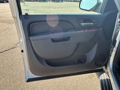 Used 2013 Chevrolet Avalanche LT w/ All-Star Edition AWD/4WD image 16