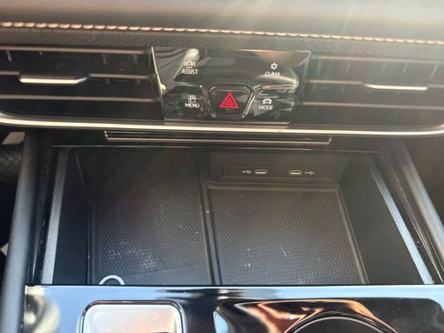 Certified 2024 Volkswagen Atlas SE w/ Panoramic Sunroof Package FWD image 14