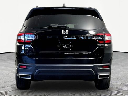 Used 2025 Honda Pilot Sport image 5