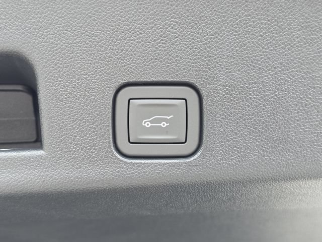 New 2026 Chevrolet Traverse RS w/ LPO, Floor Liner Package FWD image 13